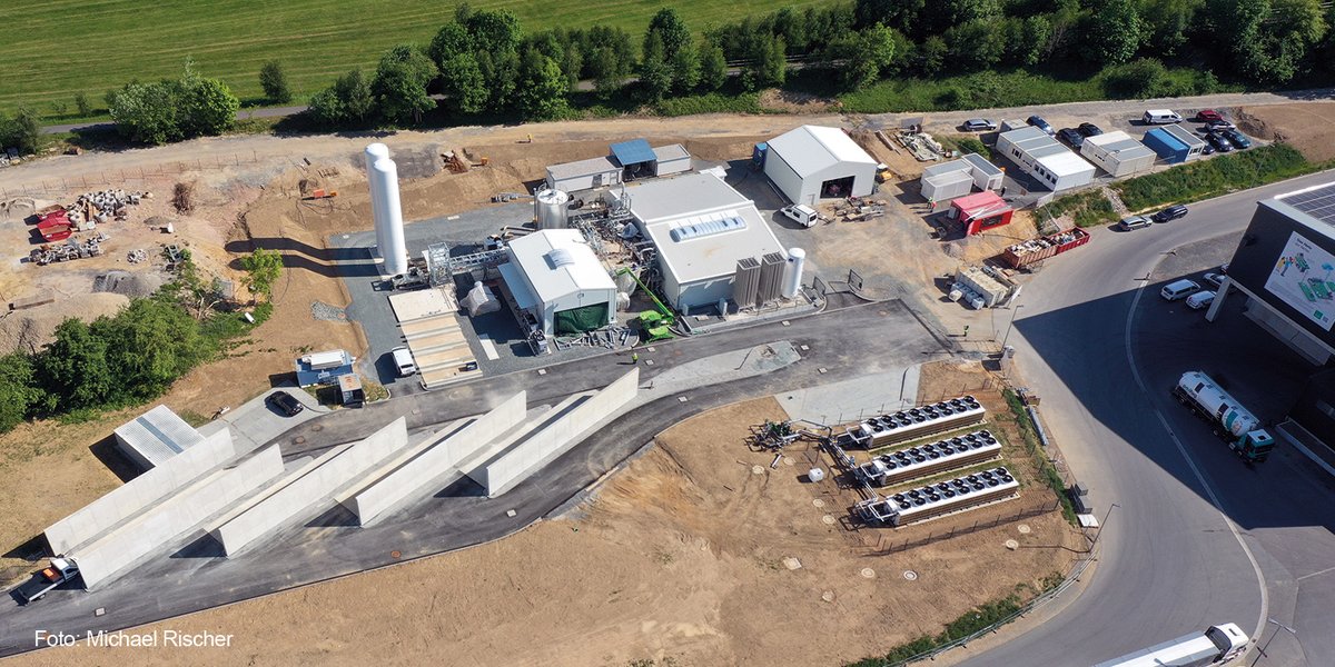 DPumpen's tweet photo. Energy turnaround in Wunsiedel and Dickow's pumps 
Dickow's pumps are used in the cooling water circuit in the production of CO2 neutral hydrogen for a gigantic lighthouse project in Wunsiedel.

That sounds exciting? Here is more information: https://t.co/sBn2UNNBK1 https://t.co/lxpXcMqsbO