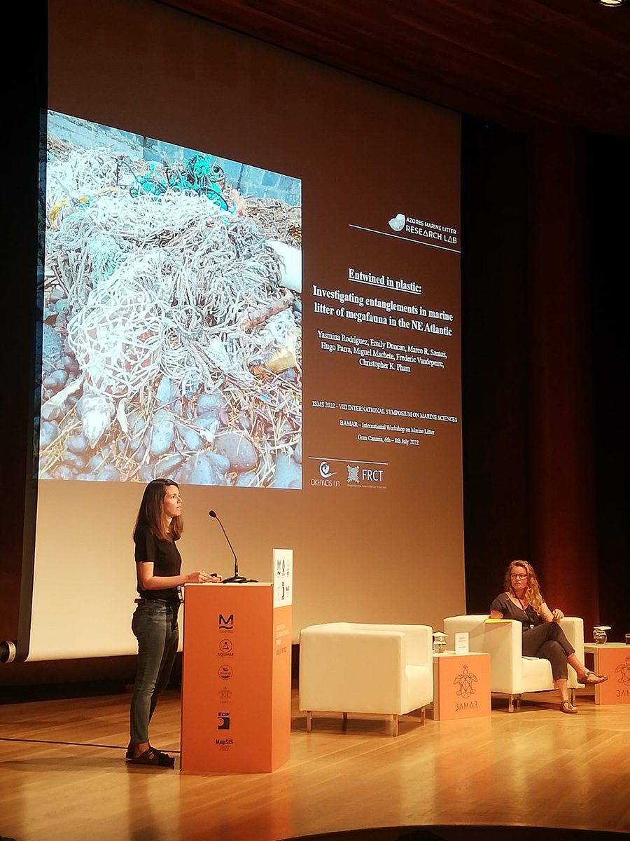 My presentation at the #ISMS2022 moderated by the great @EmilyDuncan34:

Entanglement in #marineplastic is a threat that affects different marine megafauna species in the NE Atlantic🦈🐋🐢The overall incidence seems to be low, but the impacts caused to the animals are high!