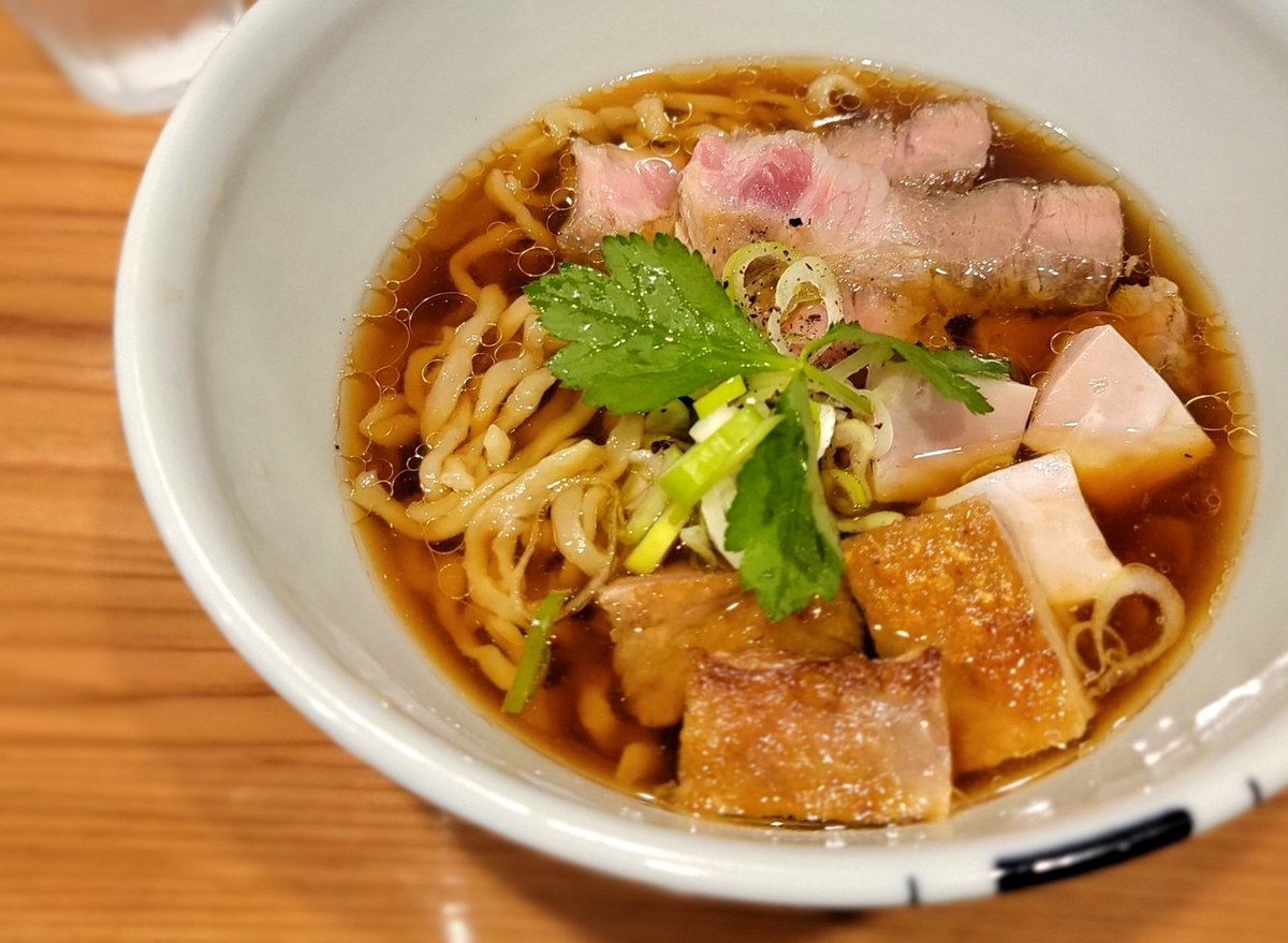K46749975's tweet photo. らーめん かねかつ@北浦和

◾かねかつSP
　🍜➕得肉三昧➕肉ご飯

移転㊗️10時からは嬉しい👯‍♀
鶏🐔節🎣香り旨味がすごい💕
モチモチ手揉み麺🥢美味💯
お肉をその都度🍳焼いてる👏
🐷🐔肉うんまッ〰️🙀🚀

土鍋ご飯🌾米が立ってる🥰
旨杉肉🍖タレ💯ほっぺた落ちた😈
#かねかつ https://t.co/8ijXHf88O3