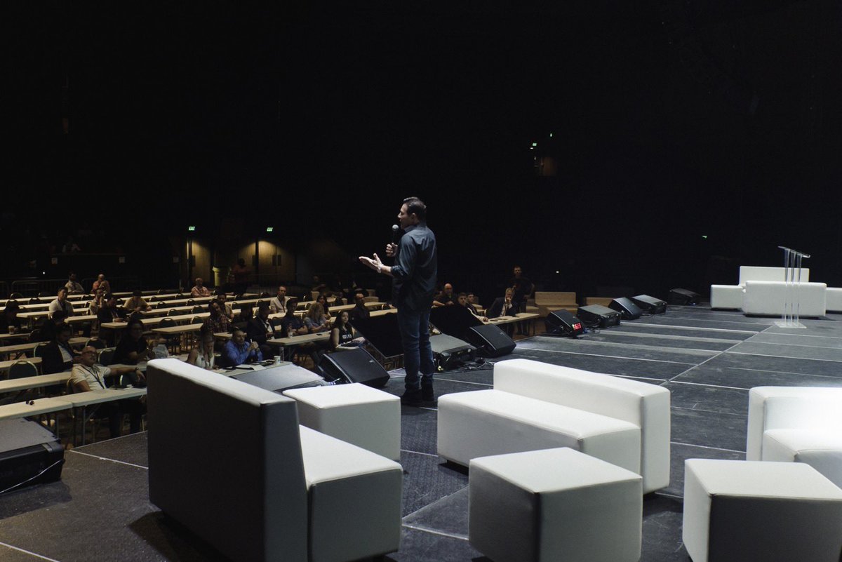 officialxyzzy's tweet photo. Some moments to remember when #XYZZY shook the #CryptoWorldCon stage with @wolfofwallst . 🌐🚀
#Blockchain #NFTs #NFTCommunity #metaverse https://t.co/Dhg8VIkwEf