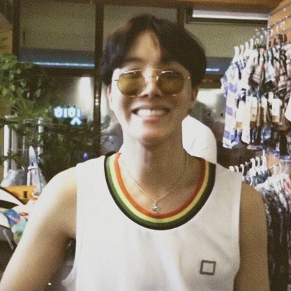 218stills's tweet photo. a smile that lights up the room #jhope #제이홉 https://t.co/4D7CKeh20i