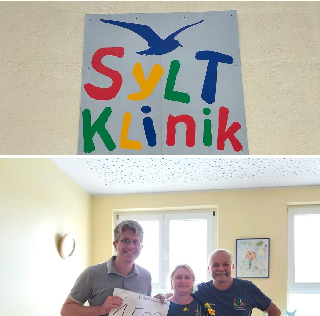 Traumspender's tweet photo. #Syltchallenge Tausendfünfhundert Euro für die #Syltklinik der Deutsche #Kinderkrebsstiftung  - übergeben an die einzigen Bediensteten am Samstag: Herr und Frau Koch und Köchin der Syltklinik. 🥰🥰 Daaaanke, meine lieben SpenderInnen. Ihr seid... SPITZE!!! 🥰🙂🙂🙂👍 https://t.co/iykSjYcOTu