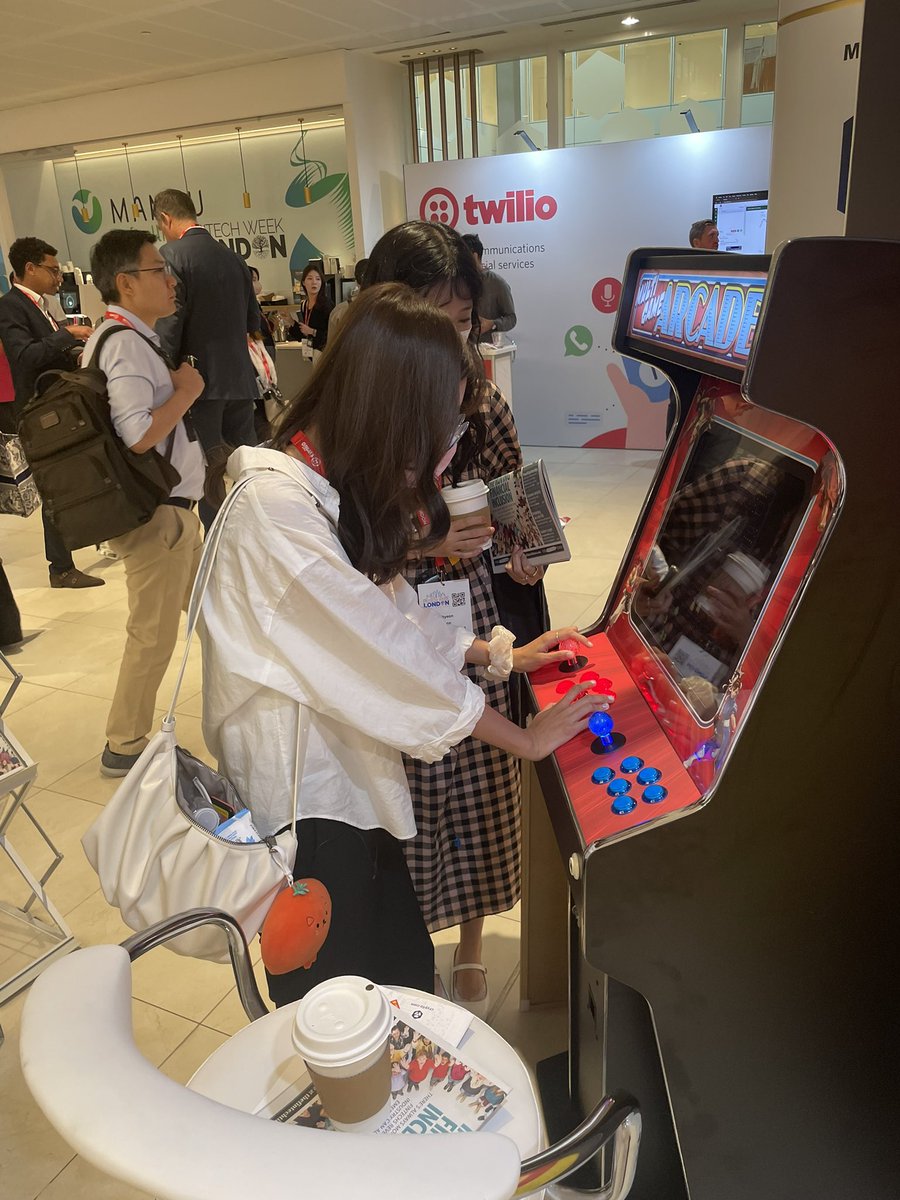 thepower_50's tweet photo. Come over to our booth here at @FintechWeekLDN ⭐️🚀 We are looking forward to seeing you get stuck in! We have just started our Pac-Man competition 🙌 The highest scoring player will win the top prizes 🏆👾 

#FTWLondon #FTWL2022 #FTWL #crypto #fintech #payments #fintechevents https://t.co/0d155GoeId