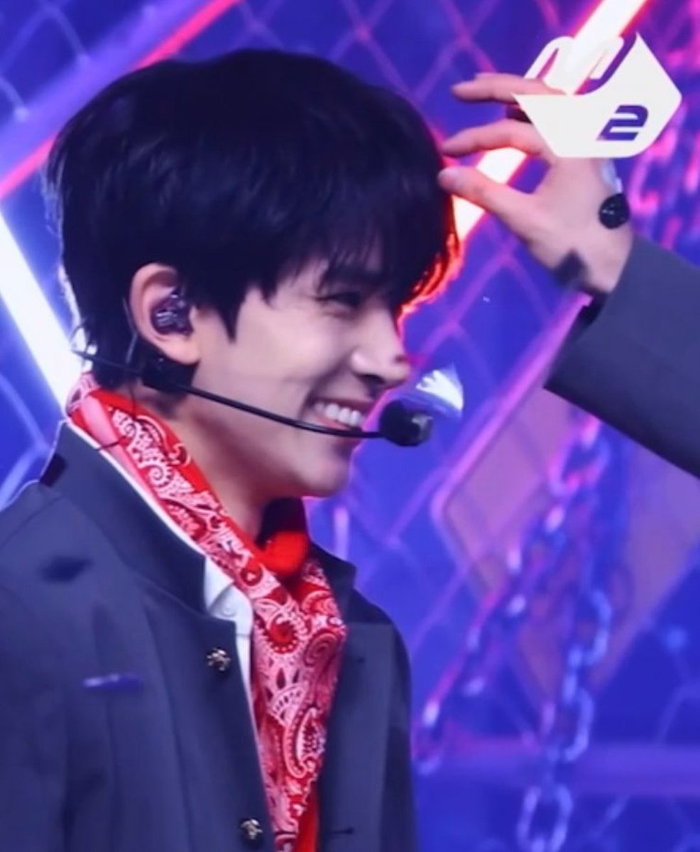 heejakecontext's tweet photo. the smile:                 the reason: https://t.co/JCYNtt8Nwc