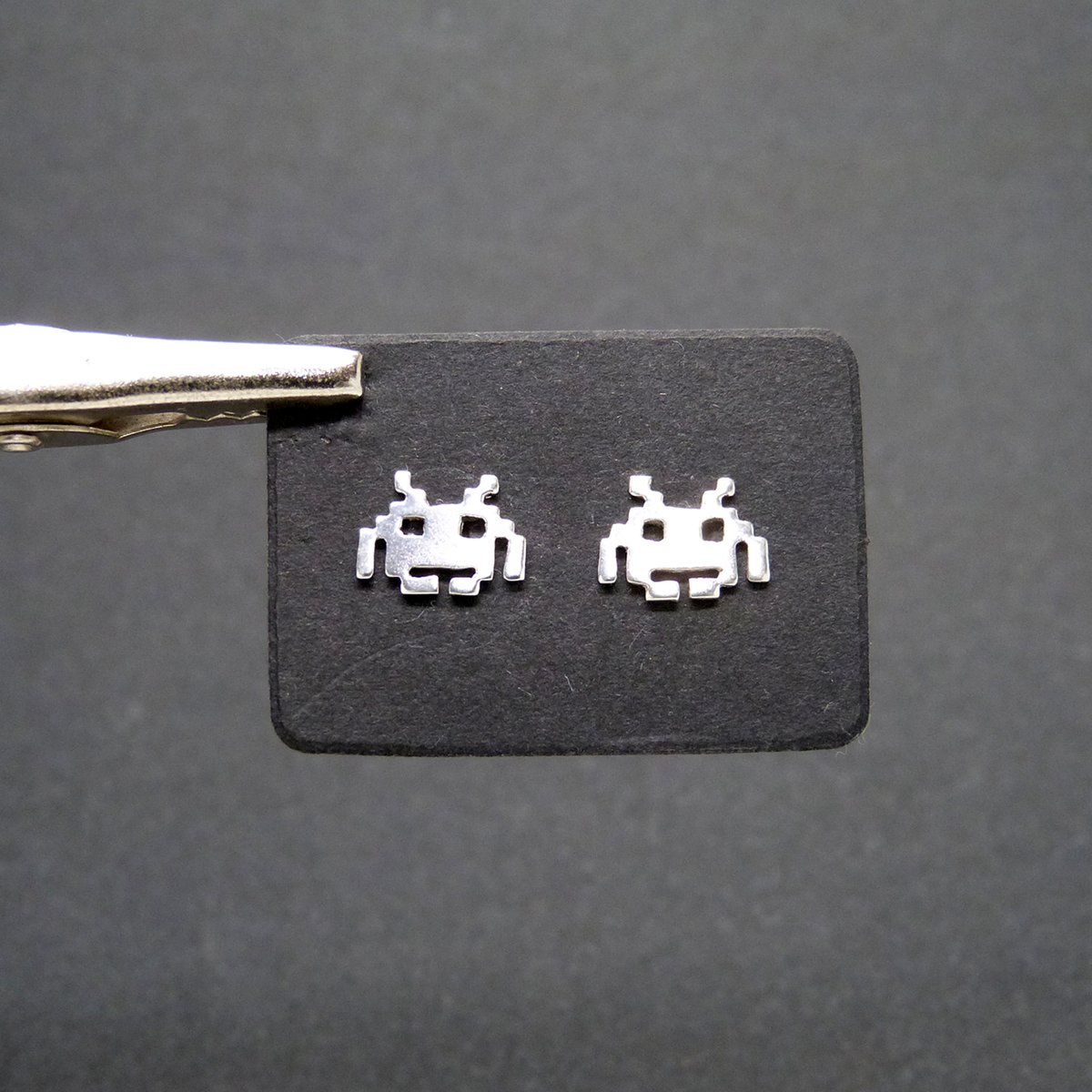 Plataica's tweet photo. 🧒 Paaa, maaaa, dame 5 duritos para la maquinita!!! ...pooorfis 🙏.

Pendientes de plata 925 #SpaceInvaders 👾 Aliens

https://t.co/wkqsP2RrzE

#handmade #SpaceInvaders #joyeriaartesanal #handmadejewelry #Aliens #geek #invaderwashere #spaceinvader #flashinvader #flashinvaders https://t.co/jYlIHohpjR