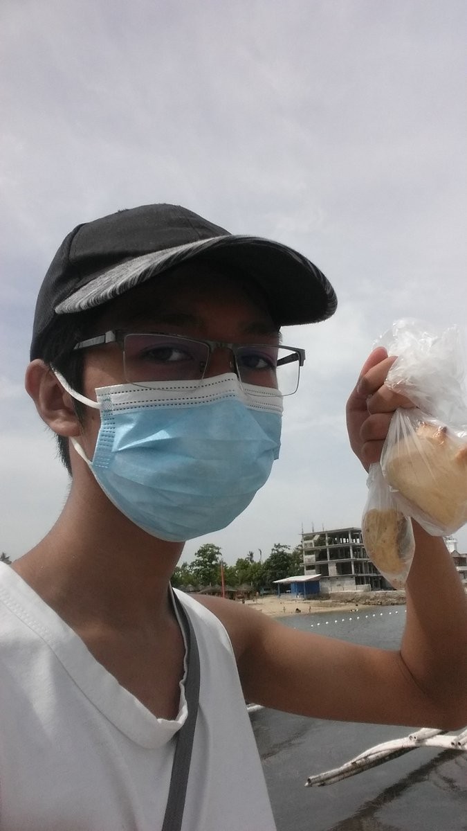CitadelLouise's tweet photo. wifi decided no, so i bought bread at vaño beach https://t.co/L4eGer9m9G