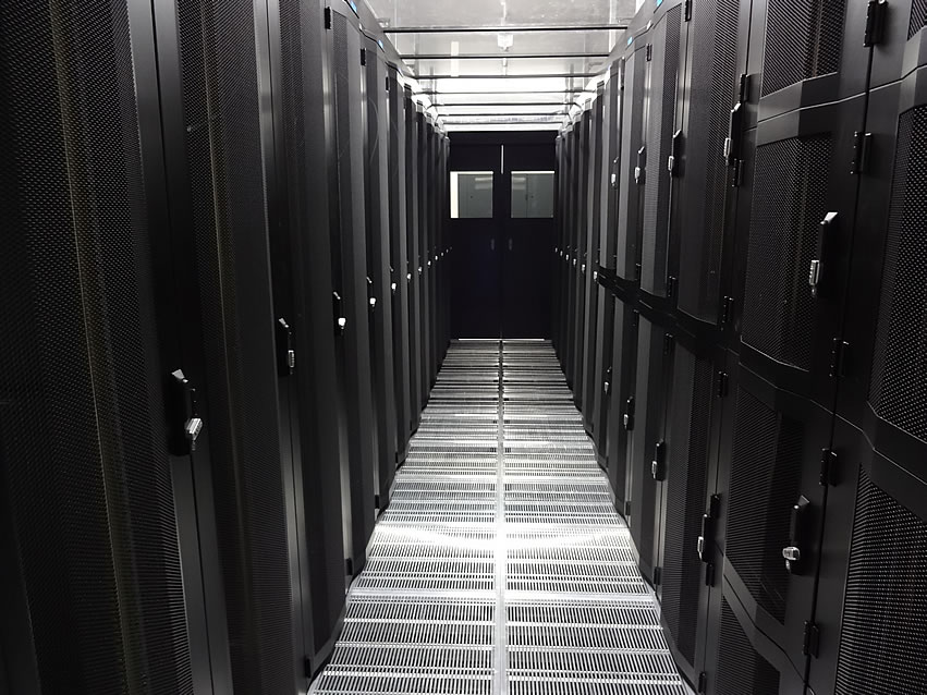ValcatoHosting's tweet photo. It's hotter than #Mordor today! 🥵
Check out our #coolingsystem for our #servers, we like to keep them around 19°C and 21°C to avoid #overheating. Keeping the servers #cool is not only important to ensure they don't go down, but to also ensure they have a longer life span. https://t.co/oQ9TRSMjQ0