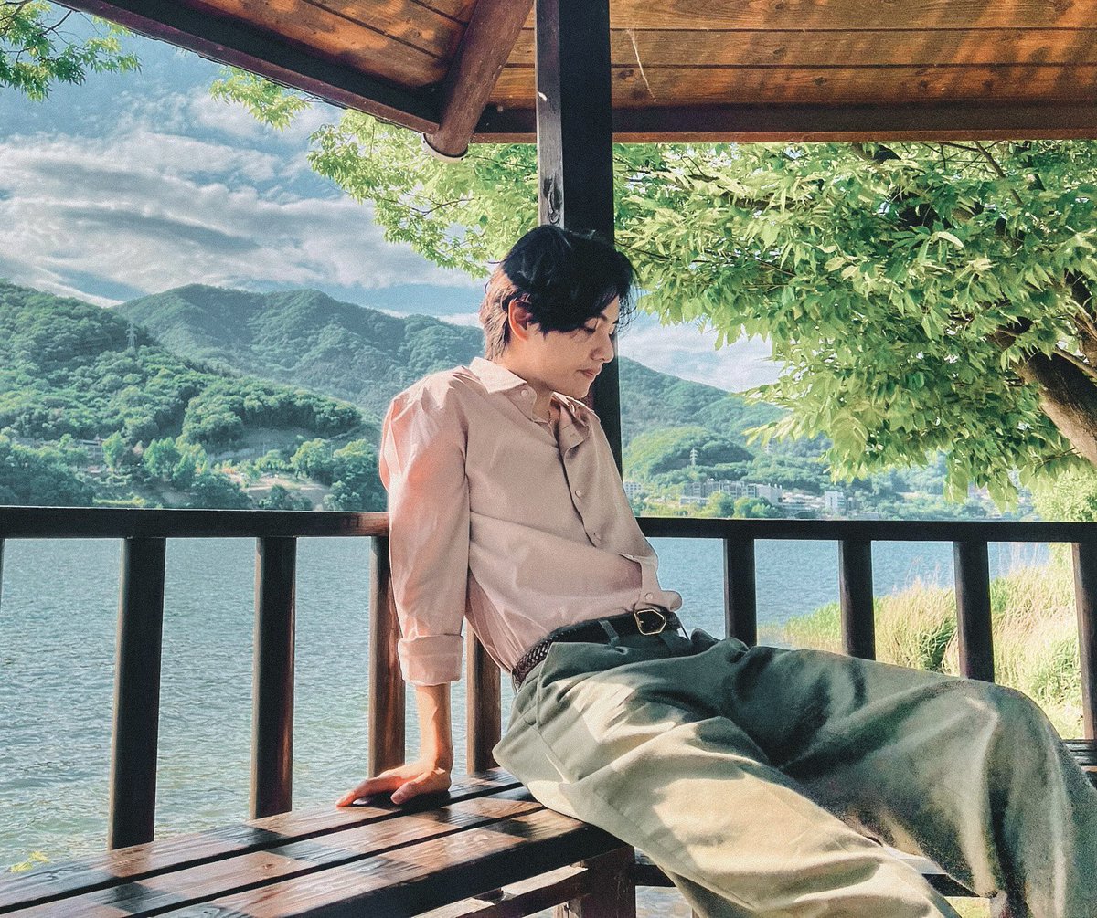 taeteland's tweet photo. oh taehyung feels like home 🍃📸 https://t.co/mW7xZv0xtX