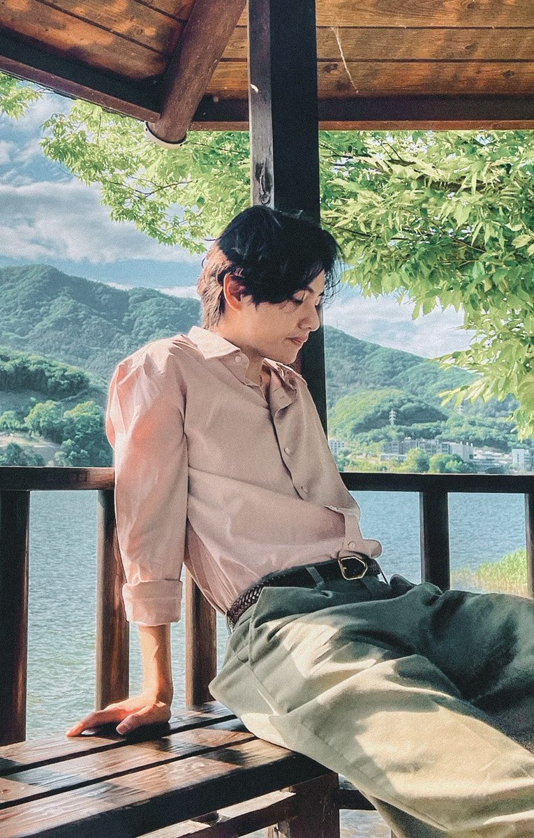taeteland's tweet photo. look at him ♥︎ https://t.co/kjo6iLJO9I