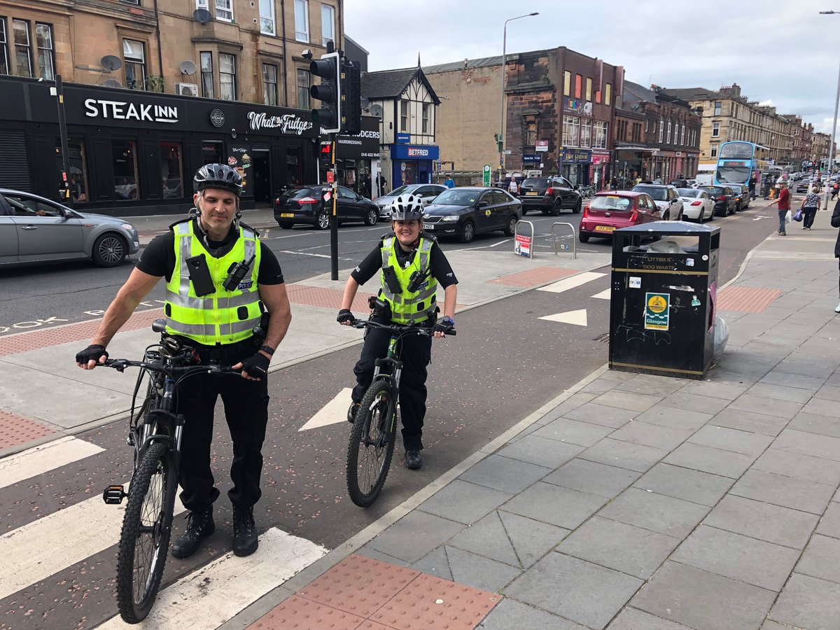 Great to hear officers from @GlasgowSEPolice on the benefits of community policing by bike: 'we can cover more ground & get places quicker than in the car. The best thing is the bike is a starting point for people to talk to us: it's easier to chat & ask for help' #BikeIsBest