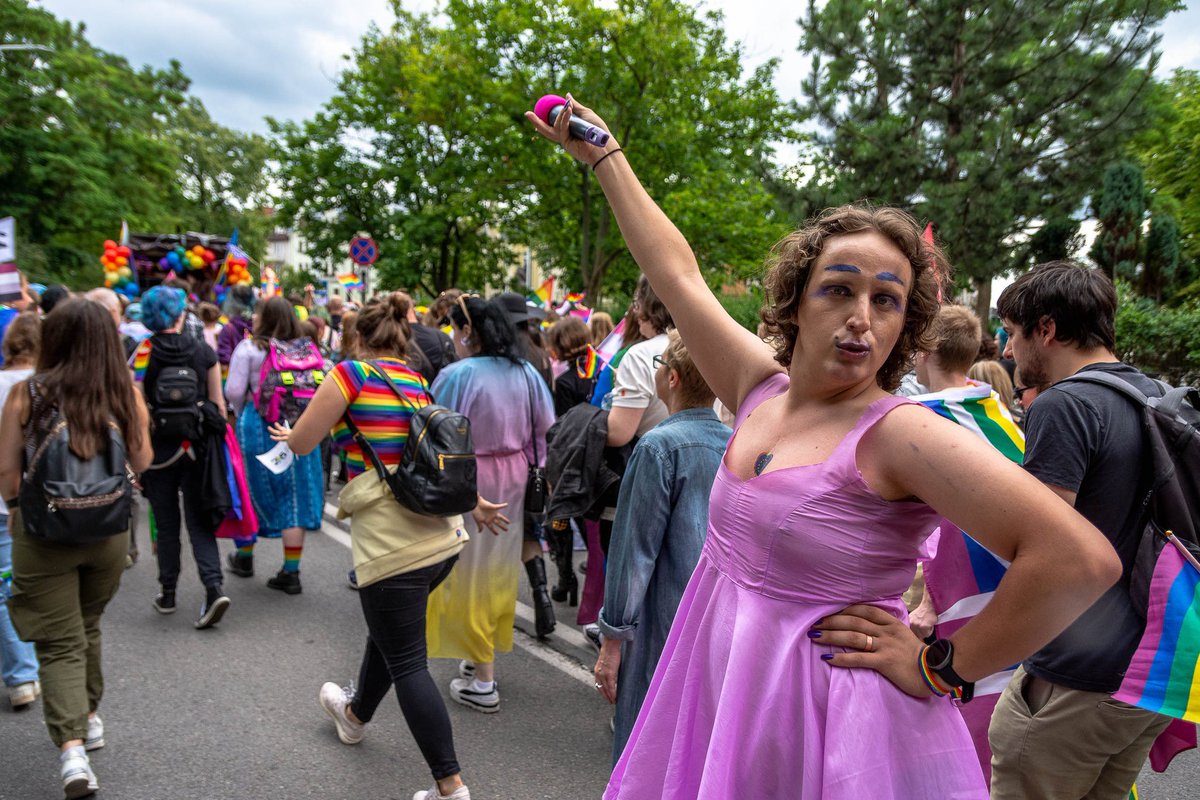 rownoscorgpl's tweet photo. Na dobry początek tygodnia mamy dla Was trochę tęczowych wspomnień z weekendu z #MarszRówności w #Kielce #Queerce ❤️🧡💛💚💙💜

📸 https://t.co/jXYnTayAIk https://t.co/yoWvLW0CiR