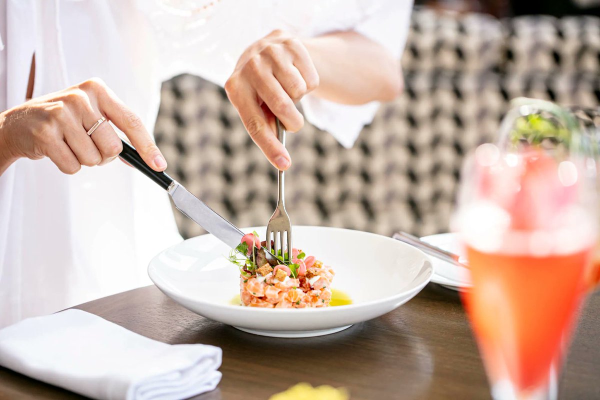 Fancy a break from the heat while still catching the rays? 🌞

Relax against our panoramic, floor-to-ceiling windows which offer stunning views of sunny London! Enjoy a tipple from our central bar or a bite from our A La Carte Menu, the perfect pairings for the beautiful weather