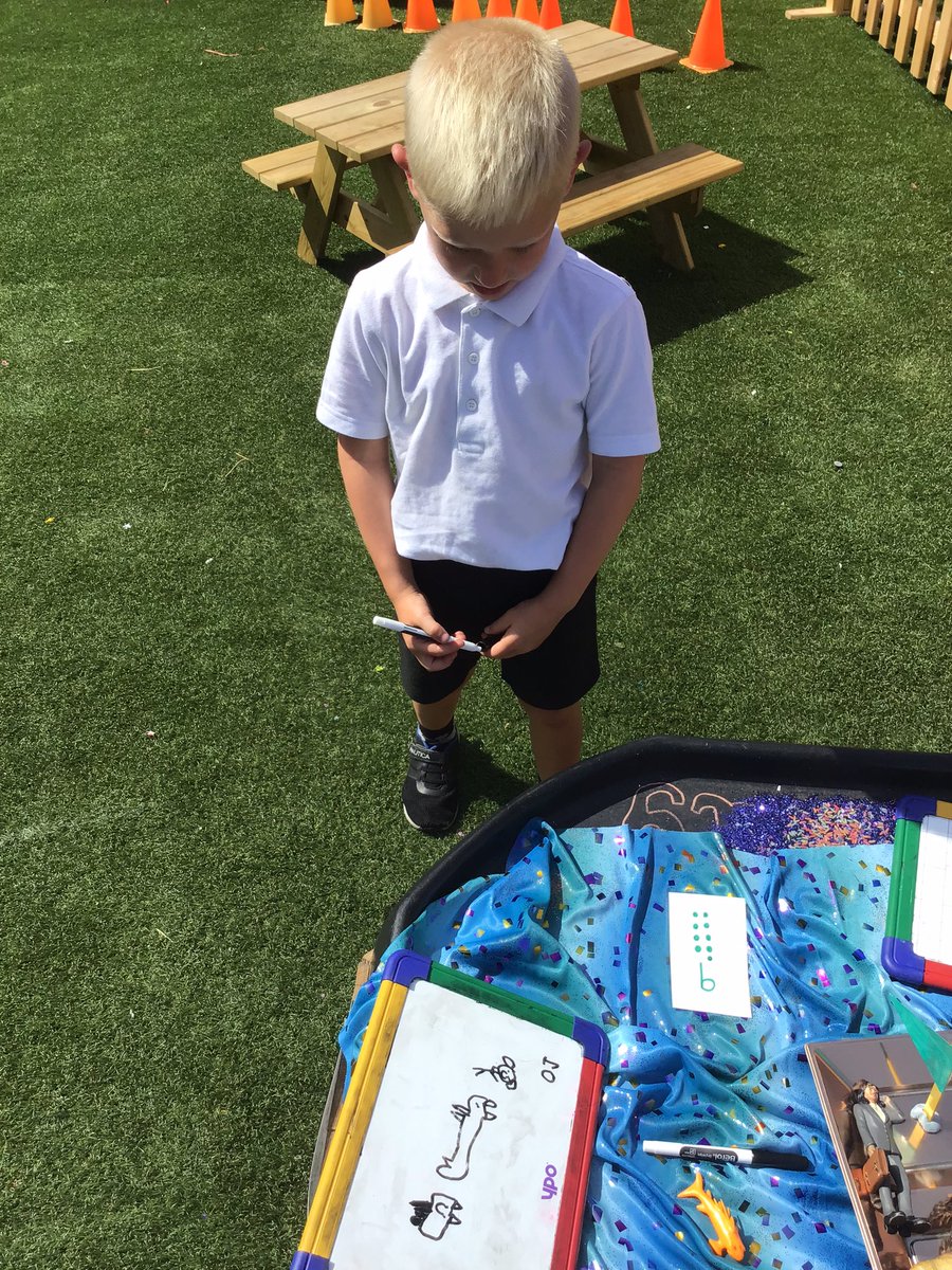 EPA_EYFS's tweet photo. Albert is trying our maths challenge! Who can be in the boat if there are 10 legs altogether? 🐞🦋🧮
@EPA_EYFS @DeltaEstcourt https://t.co/7yeNXicR2B