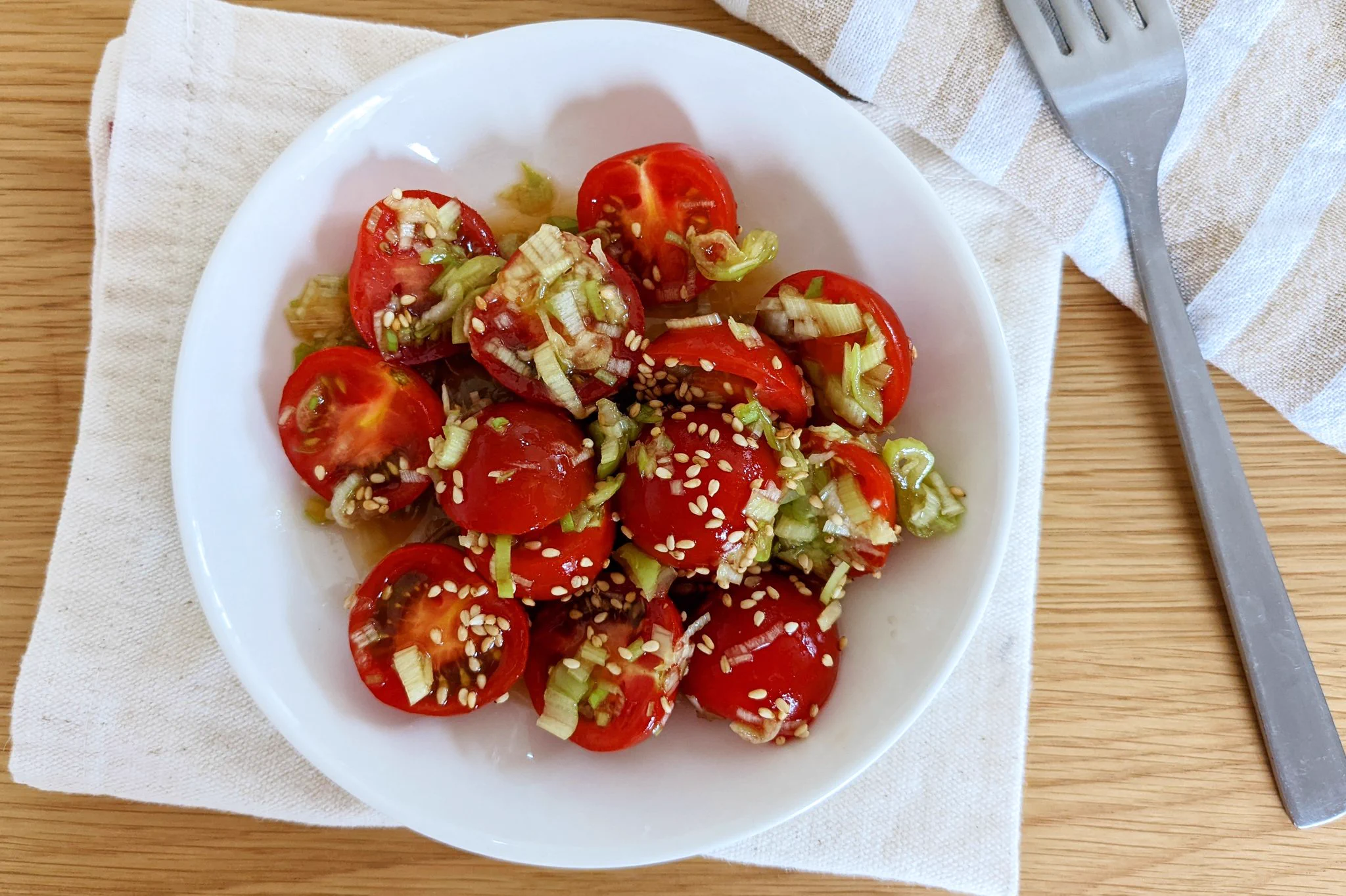 ミニトマトとネギで一品！よだれ鶏ならぬよだれナムル。