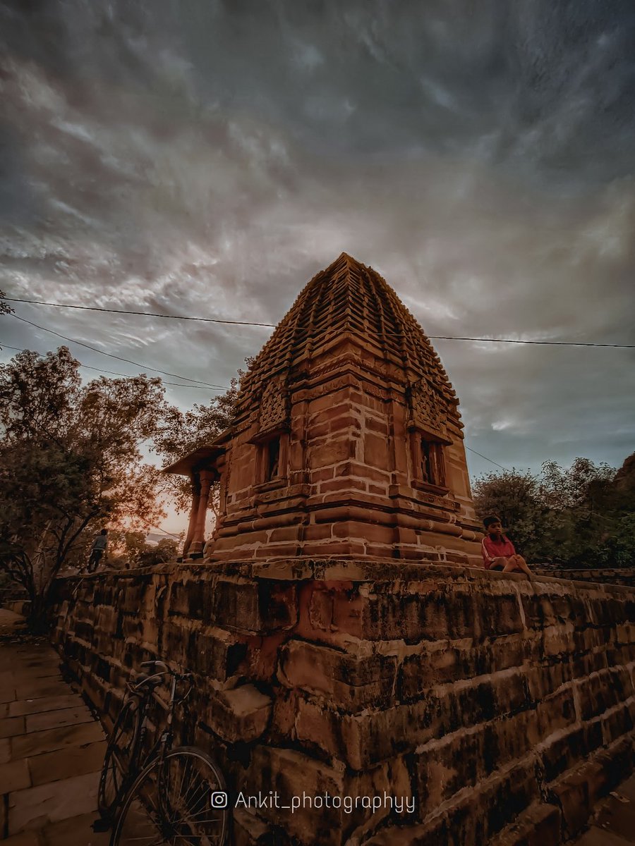 Kutkeshwar Temple, Pathari 

Check out this post on pindle app
Click this link 🔗

pindle.io/web/share?sid=…

#Guidebook 
#pindle 
#pindlegem 
#pindleindia 
#Hiddengems 
#ankit_photographyy 
#india
