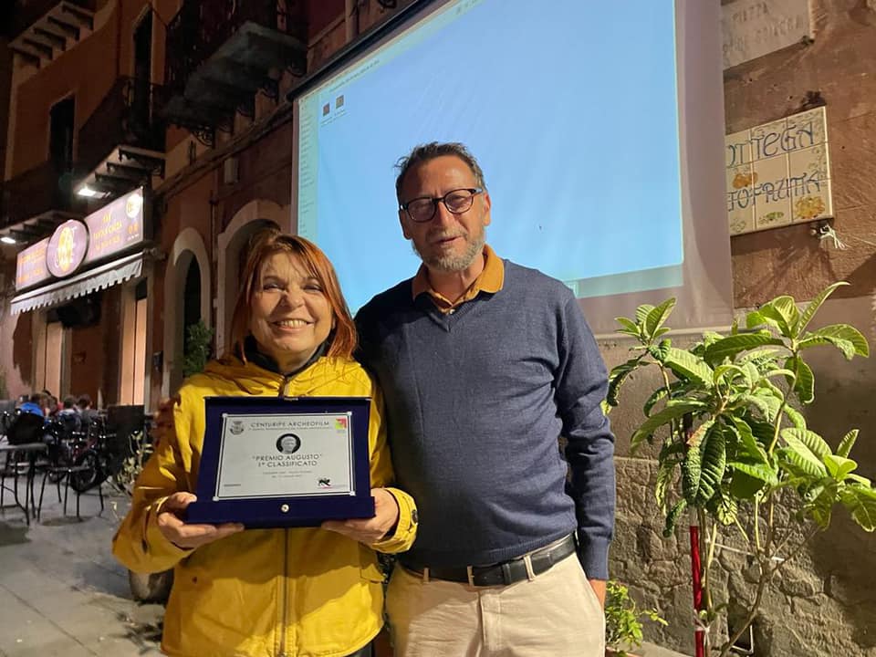 syusyblady's tweet photo. Vinto! #LaSignoraMatilde ha vinto il premio del pubblico al festival archeologico di #Centuripe (Catania)! Grandi complimenti agli autori e registi Marco Melluso e Diego Schiavo, e alla interprete cioè io... https://t.co/m4xLsFBkB7