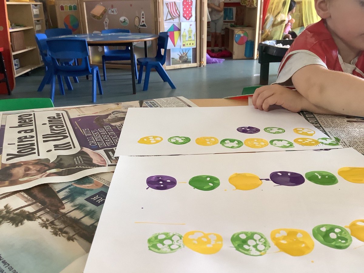 LlansannorPS's tweet photo. We created 2 &amp; 3 colour patterns this morning #funwithmaths #2colour #3colour #llpsamnursery @CSCMathsNMusic1 https://t.co/G1SVezZodt
