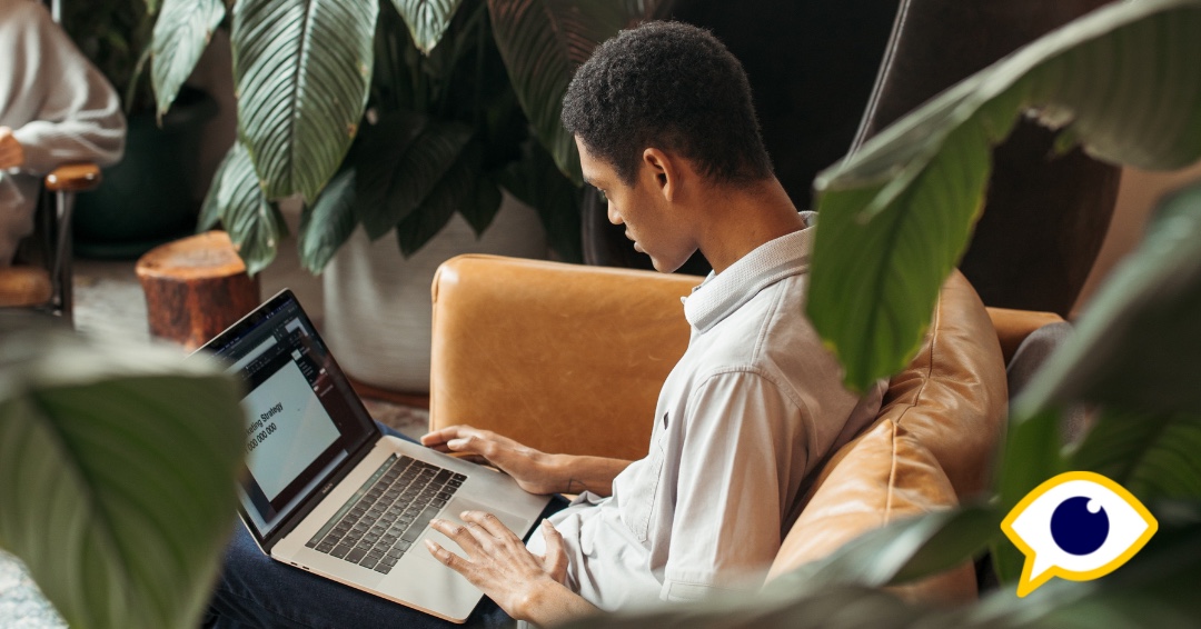 ScribitPro's tweet photo. 🎓 Tip: Als je een video toegankelijk maakt met zowel audiodescriptie als ondertiteling, start dan eerst met de ondertiteling. Op die manier weet je gelijk wanneer er niet gesproken wordt in de video. Dat zijn de plekken die je gebruikt voor de audiodescriptie. #Tip #ScribitPro https://t.co/9DYi2ibBZB