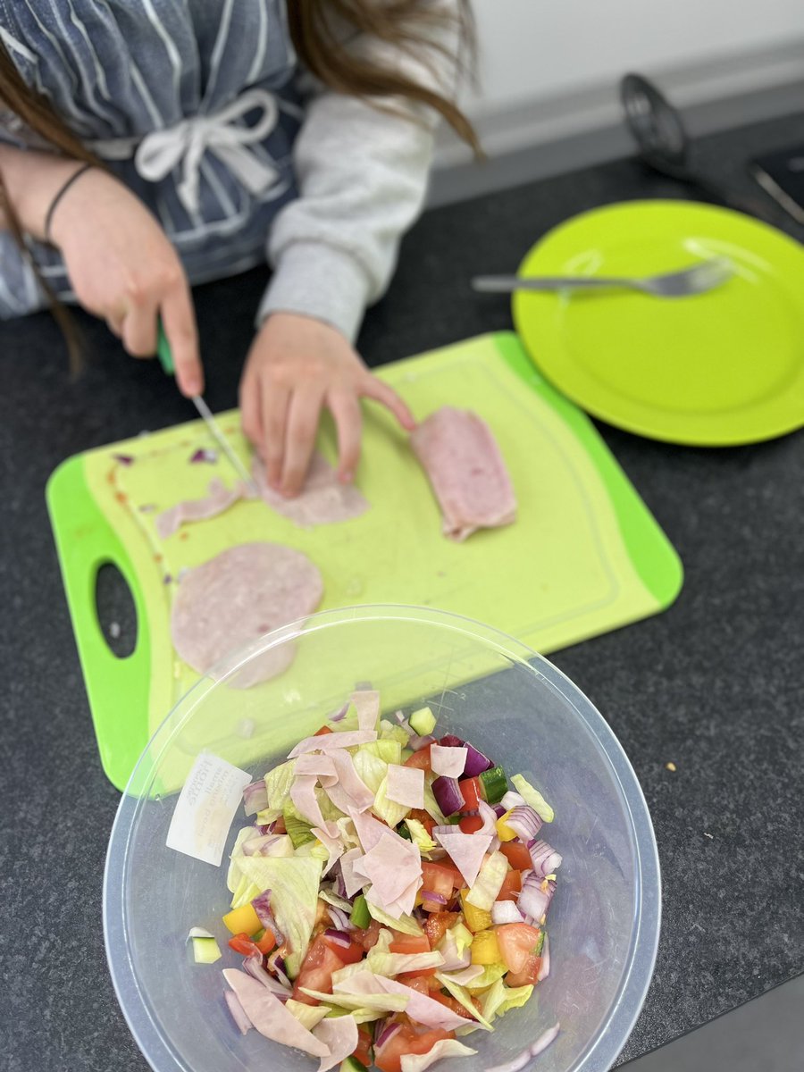 PhoenixPark_'s tweet photo. A healthy lunch is on todayโs menu for our @NCFE Nutrition & Health group #HealthyEating #PPAValues #perseverance #ThisIsAP https://t.co/ZOE5SOupMj