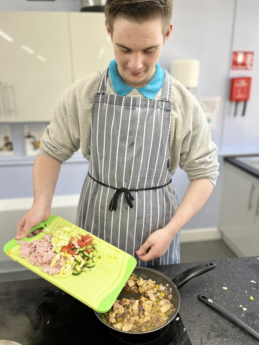 PhoenixPark_'s tweet photo. A healthy lunch is on todayโs menu for our @NCFE Nutrition & Health group #HealthyEating #PPAValues #perseverance #ThisIsAP https://t.co/ZOE5SOupMj