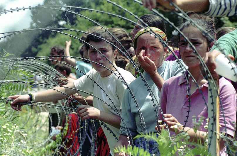 cBALKAR's tweet photo. 2. Dünya Savaşı'ndan sonra Avrupa'da yaşanan en büyük insanlık dramı ve hukuksal olarak ilk kez belgelenmiş soykırım olan Srebrenitsa Katliamı'nın üzerinden 27 yıl geçti. + https://t.co/jGFbIMYaXF