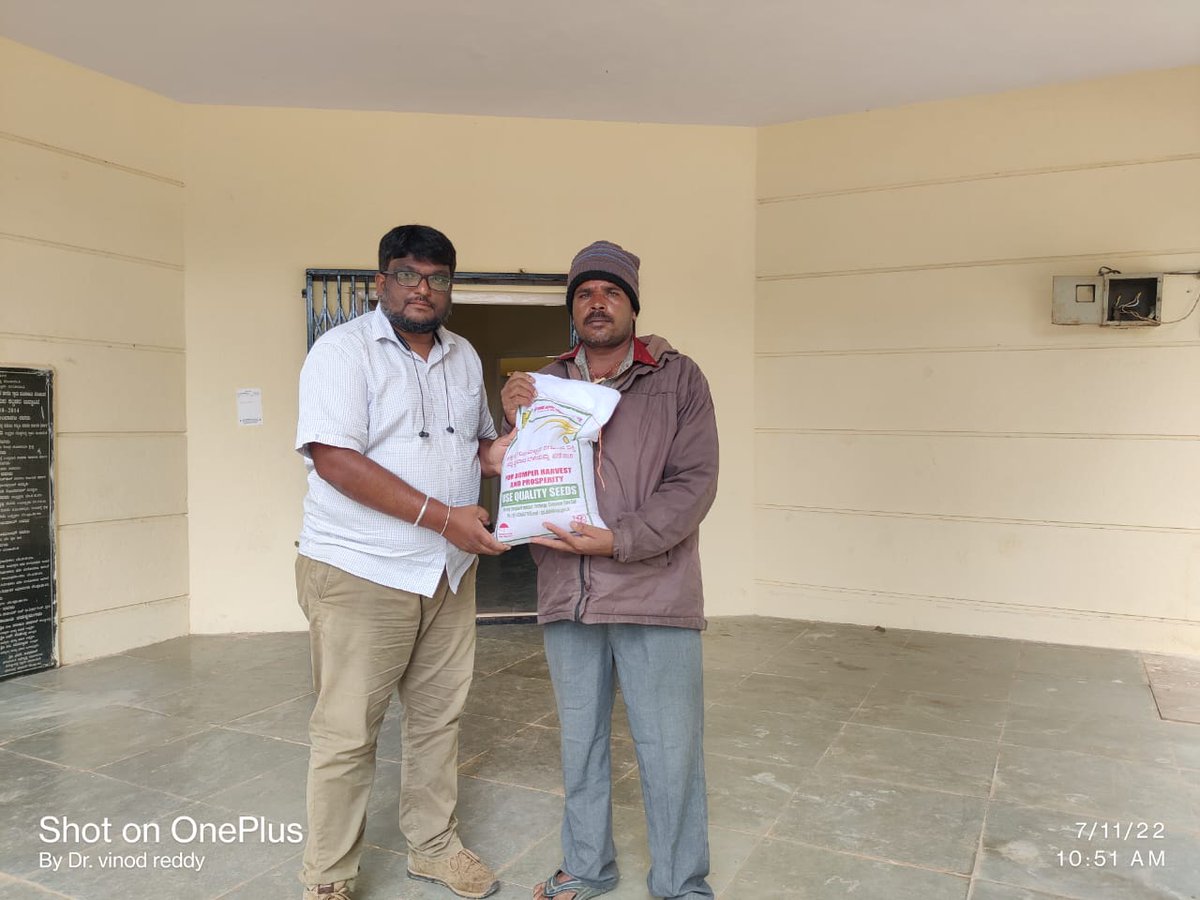 AHVS_Karnataka's tweet photo. ದಿನಾಂಕ:11/07/2022 ರಂದು, ಬೆಂಗಳೂರು ನಗರ ಜಿಲ್ಲೆಯ ದೊಡ್ಡಗುಬಿ ಗ್ರಾಮದಲ್ಲಿ ರೈತರಿಗೆ ಮೇವು ಬೀಜದ ಮಿನಿಕಿಟ್ ಗಳನ್ನು ಡಾ.ನಾಗರಾಜ್, ಉಪನಿರ್ದೇಶಕರು (ಆಡಳಿತ), ಇವರ ನೇತೃತ್ವದಲ್ಲಿ ವಿತರಿಸಲಾಯಿತು.
#BangaloreUrban #Fodderminikit https://t.co/9fXF87lS53