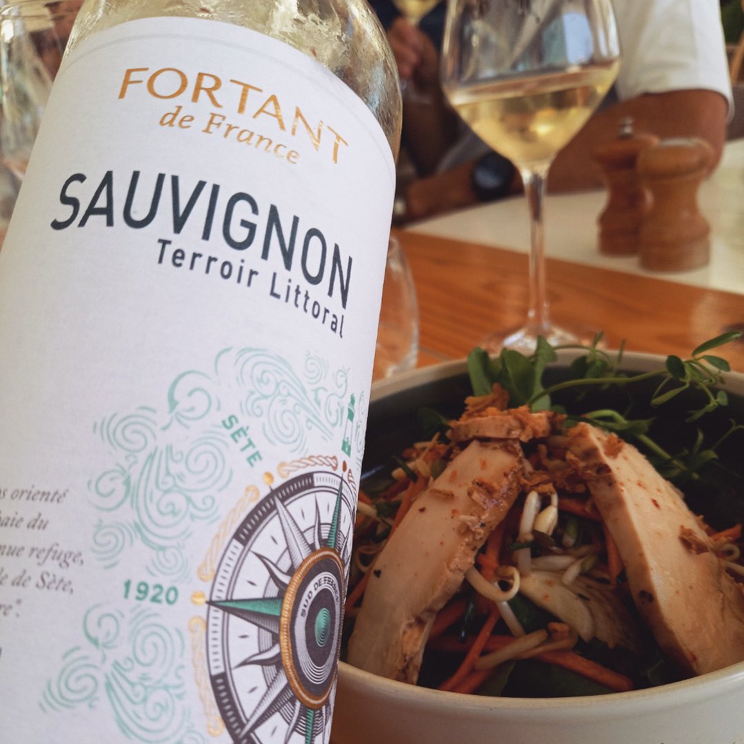 FORTANT_EN's tweet photo. Lunch, best moment of the day !!
#fortant #fortantdefrance #vin #wine #winery #lunch #foodandwine #sauvignonblanc #tastepaysdoc #paysdocigp https://t.co/r457BqEOH7
