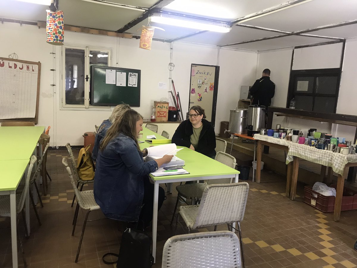 Sikulova_CT's tweet photo. Jihomoravské hygieničky kontrolují letní tábory. Zouvalka prošla bez závad. Loni takto zkontrolovali 99 tábořišť a zjistili 13 závad. Nejčastěji se jednalo o nedostatky v přípravě jídla nebo skladování potravin. #tabory https://t.co/ugnRsWCzLR