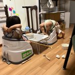 こんなところでキメちゃう!？食事中にブリッジする子ども。