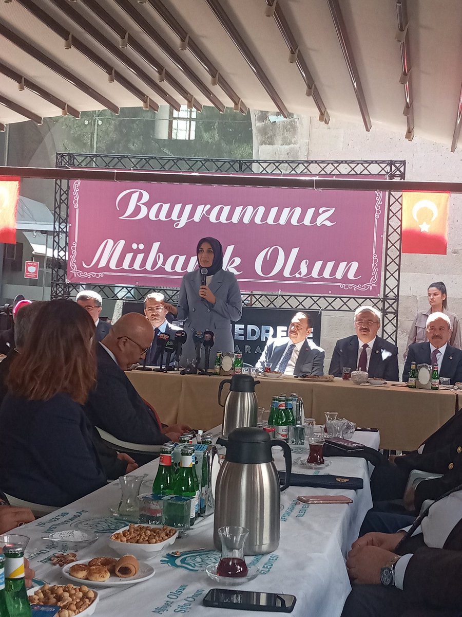 ismailakar03's tweet photo. Afyonkarahisar Valisi @kubrayigitbasi 'Biz büyük bir aileyiz ' https://t.co/75AIqGoq3x