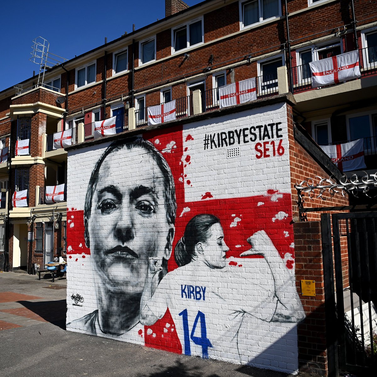 The <a href="/kirbyestate/">The Kirby Estate</a> does it again! 

Amazing mural, <a href="/MurWalls/">MurWalls</a> 🎨 🤩