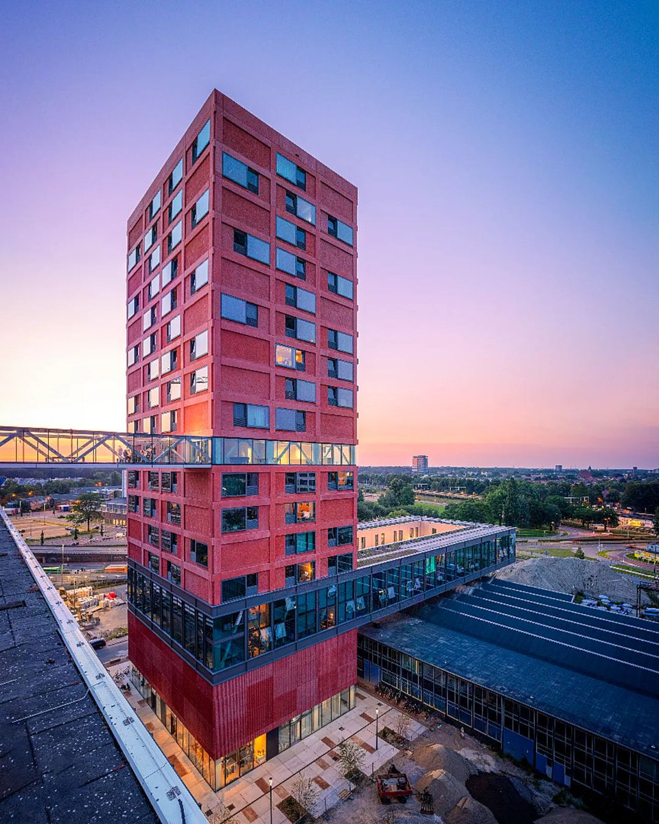On top of the HaasjeOver building at <a href="/StrijpS/">Strijp-S</a> there will be a '#PowerNEST' as of today. This 'crown' provides both #solarenergy and #windenergy. 🌬

🤝- @Ibis_Power, <a href="/OpenRemotePro/">OpenRemote</a> and <a href="/StSintTrudo/">Trudo</a>
📸- <a href="/jetimmer/">Jan Timmer</a>

#strijps #sustainability #brainport #eindhoven #brainporteindhoven