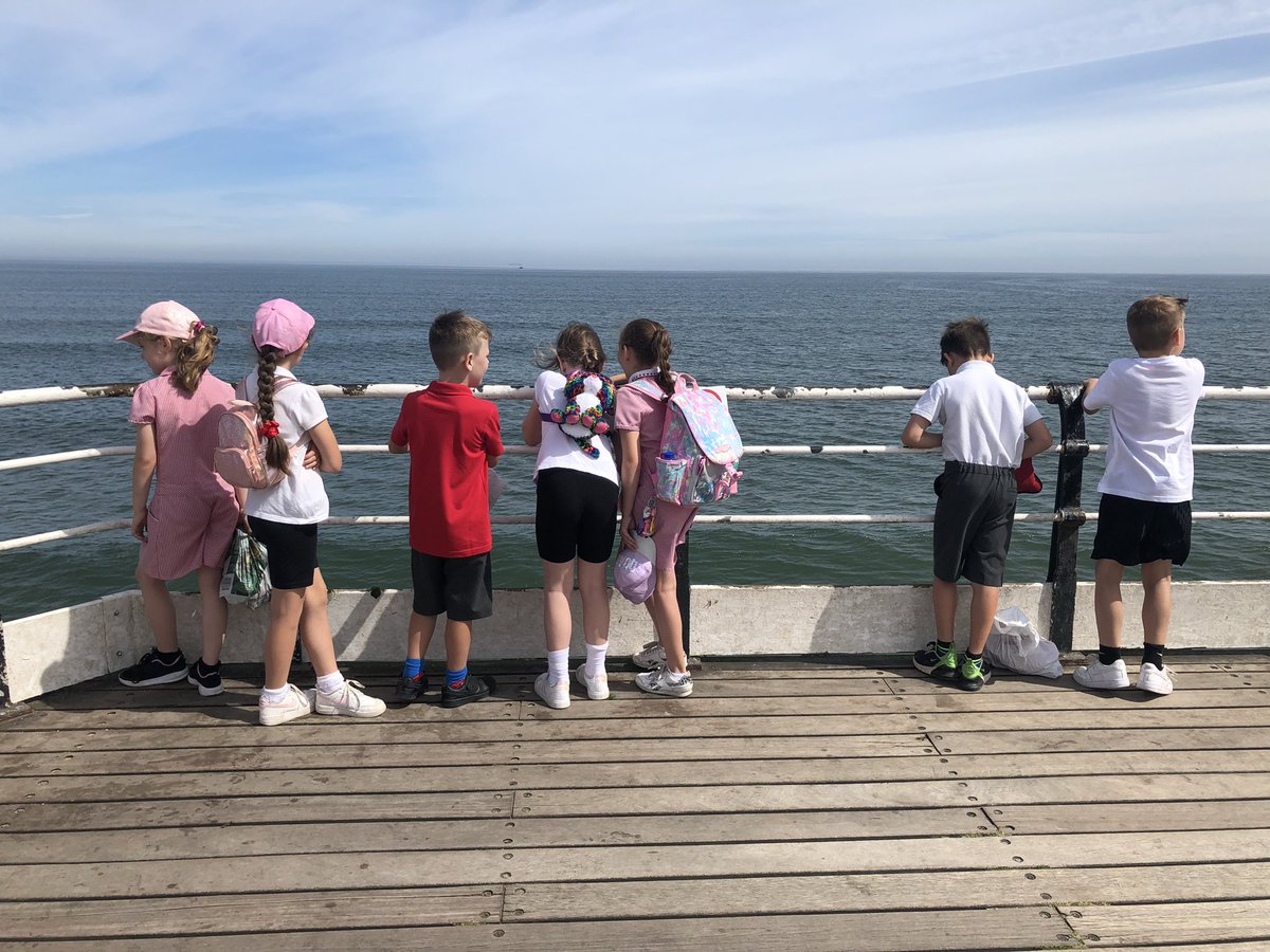 A short walk along the pier for some stunning views #workhardplayhard <a href="/PallisterParkPS/">PallisterPark</a> Y3L