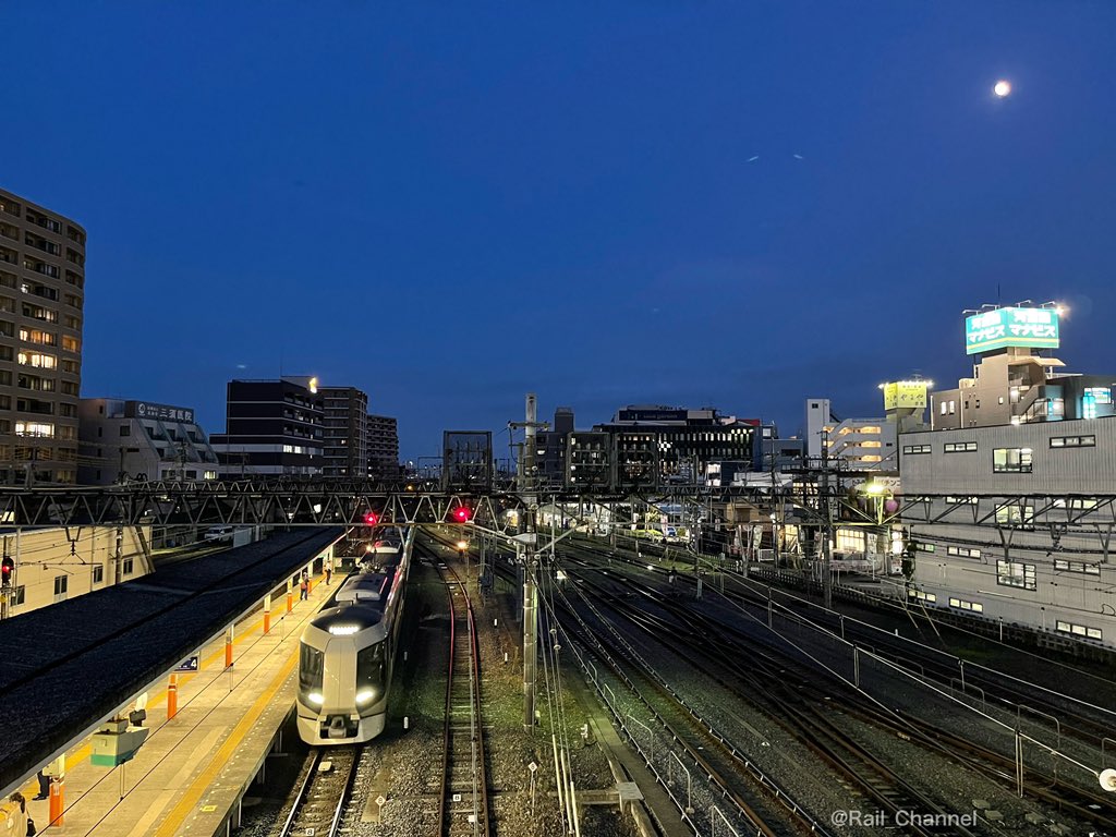 Rail_Channel's tweet photo. 2022.7.11の #アーバンパークライナー 1号 柏行き #502F 大宮行き #515F
柏行きのデッキ部分混み過ぎ・・・
#500系 #リバティ #野田線 #アーバンパークライン https://t.co/6LKTVhyalQ