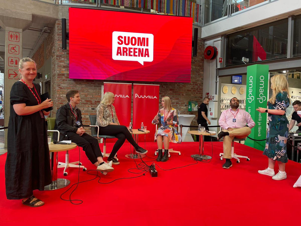 Olipa kivaa ja kuten ennustin, inspiroivaa, toiveikasta ja positiivista keskustelua. Tulevaisuus on edelleen nuorissa ❤️. 

Kiitos <a href="/irrenurmi/">Irina Nurmi</a>, @pinjaperholehto, <a href="/KKouzmitchev/">Konstantin Kouzmitchev</a> ja <a href="/gurmannsaini/">Not using</a> sekä huippujuontana <a href="/LateWathen/">Laura Wathén</a> ☀️.

#SuomiAreena