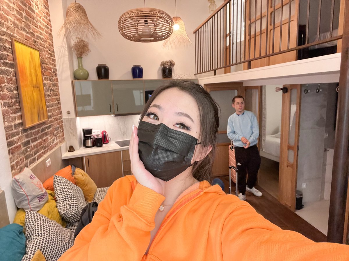 leslie tweet media