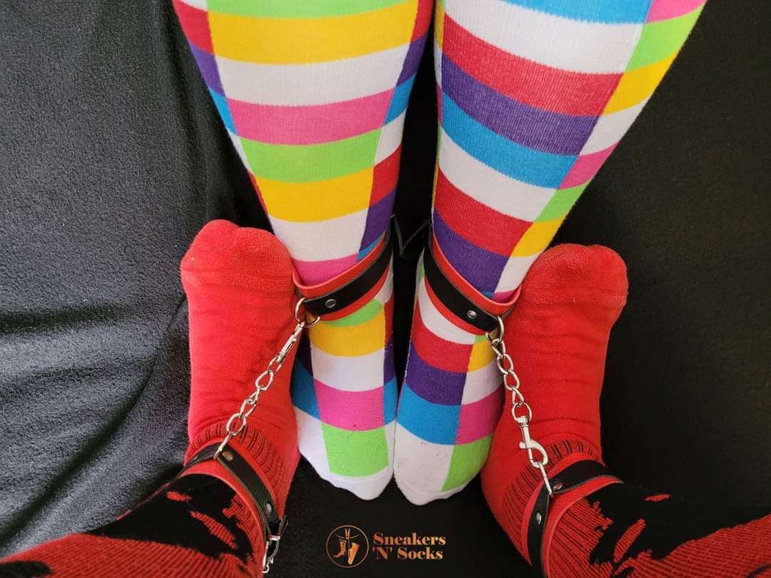 socks_sneakers's tweet photo. Bounded for life ❤️
#socks #socken #buntesocken #colorfulsocks #noshoes #nuraufsocken #walkinsocks #socksoftheday #sockendestages #showyoursocks #zeigdeinesocken #publicsocks #sockenfetisch #sockfetish #sockaddict #sockensüchtig #couplesocks #gefesseltesocken #bounded #cutesocks https://t.co/s3gFDdM83n