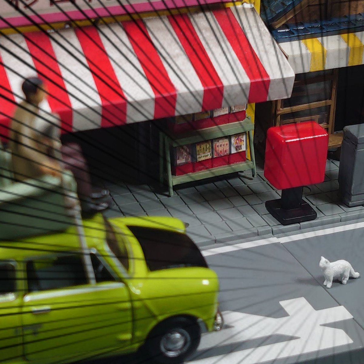 SuzukiR20's tweet photo. Bean &amp; Cat 

#ミニクーパータイプ
#MiniCopper
#ミスタービーン
#MrBean
#猫
#Cat https://t.co/Ih29cOMlIO