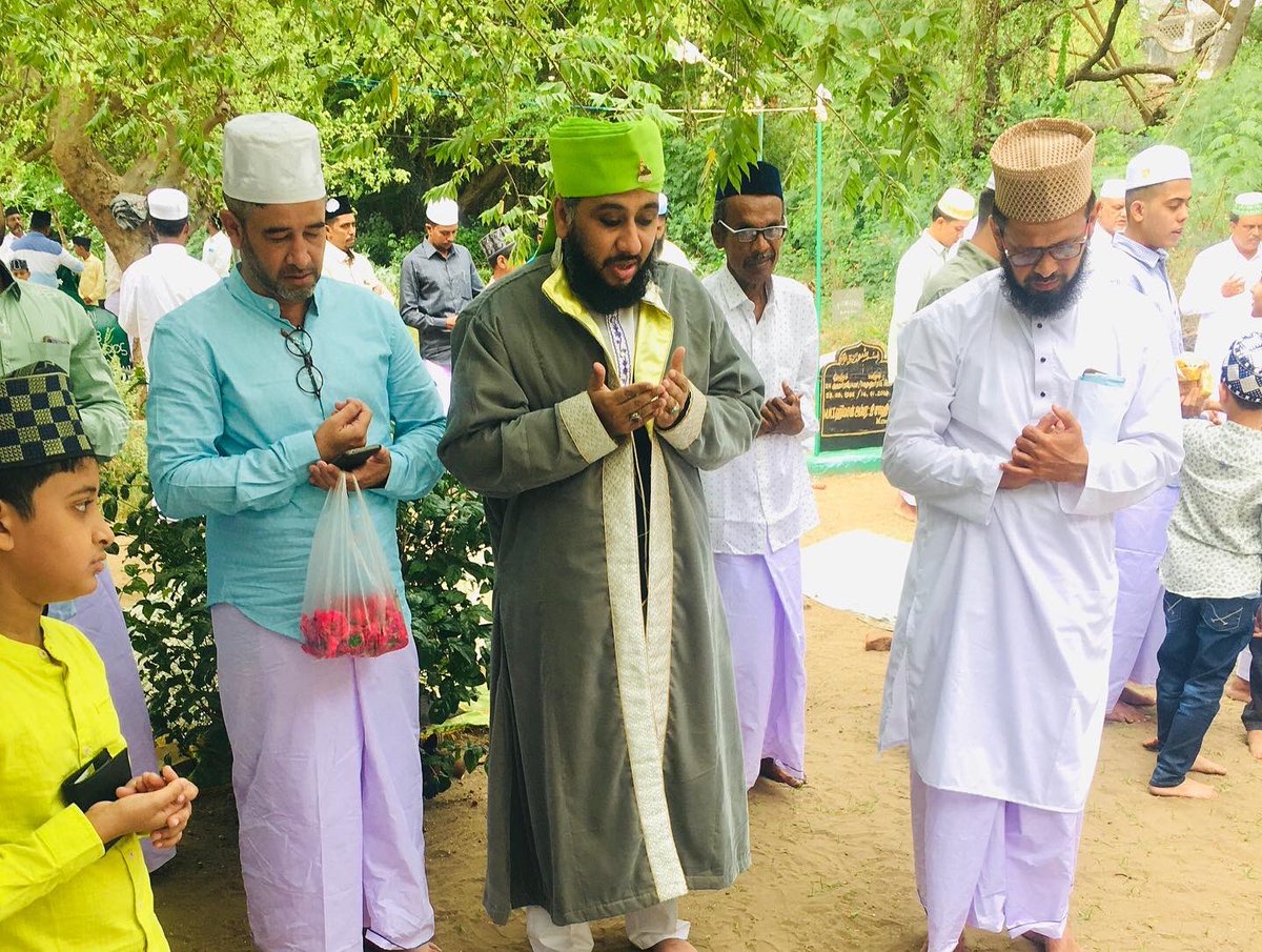 NAGOREKALIFA's tweet photo. Eid ul Adha Mubarak 2022 

#nagore_dargah_kalifa
#NagoreDargah
#eiduladha2022 #EidUlAdhaMubarak #EidAlAdha #SajjadaNasheen #Dargah #Qadri https://t.co/F1nlMjD9en