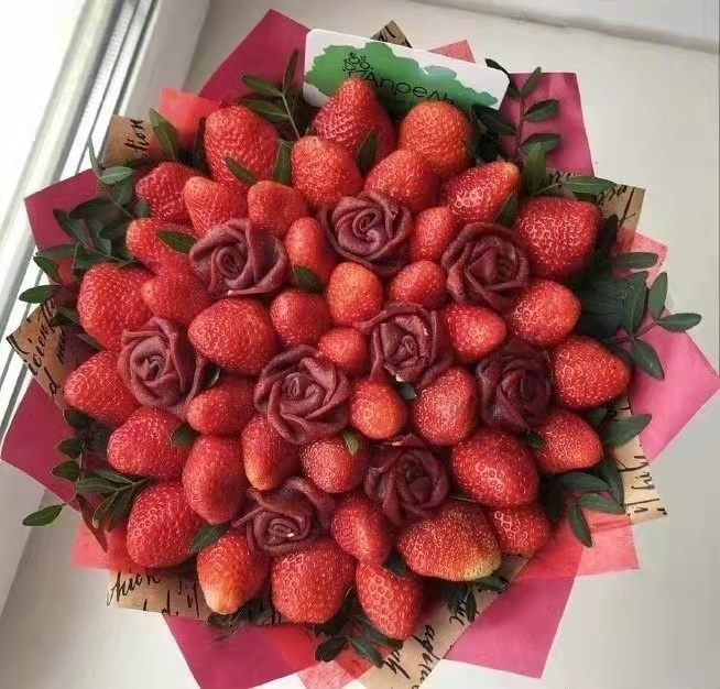 BellVosloo's tweet photo. 花束有什么用，看我的水果花束，好看还解馋！ https://t.co/qEwSaLQZDy
