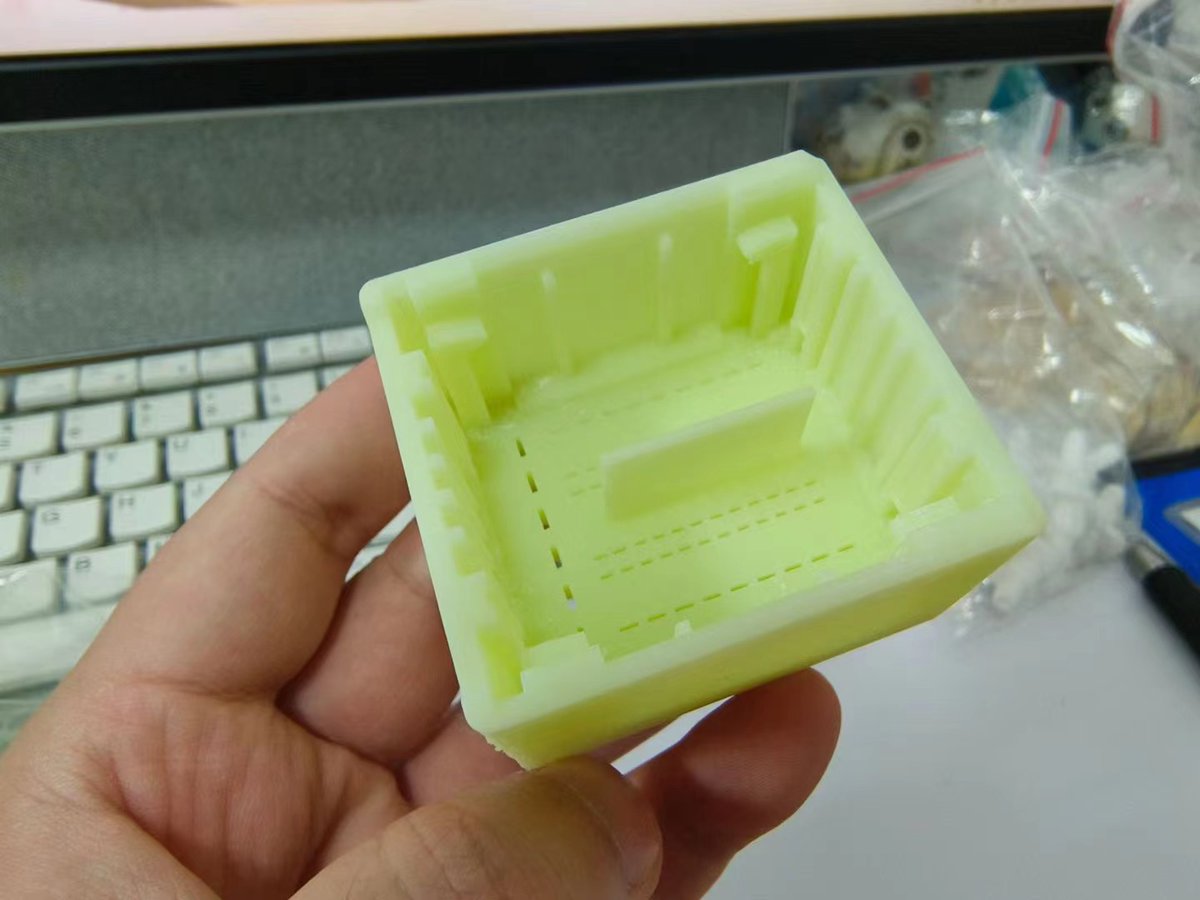 FloreZwx's tweet photo. The SLA tough resin is cheap and strong enough for making enclosures for electronics. And 3D printing makes on-demand manufacturing possible even for industrial needs.
#custom #3dprint #ondemand #manufacturing #enclosure #prototype #enduse https://t.co/xewgcy6eMg