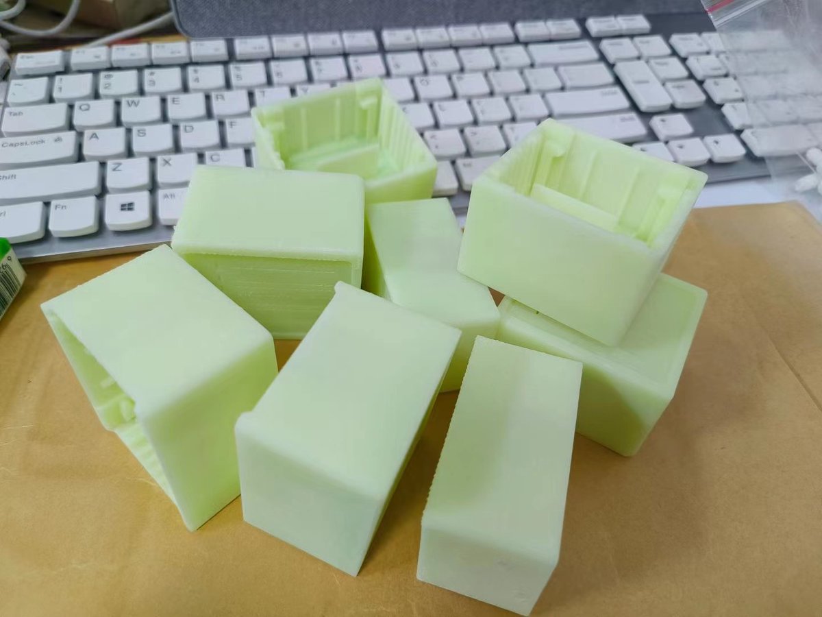 FloreZwx's tweet photo. The SLA tough resin is cheap and strong enough for making enclosures for electronics. And 3D printing makes on-demand manufacturing possible even for industrial needs.
#custom #3dprint #ondemand #manufacturing #enclosure #prototype #enduse https://t.co/xewgcy6eMg