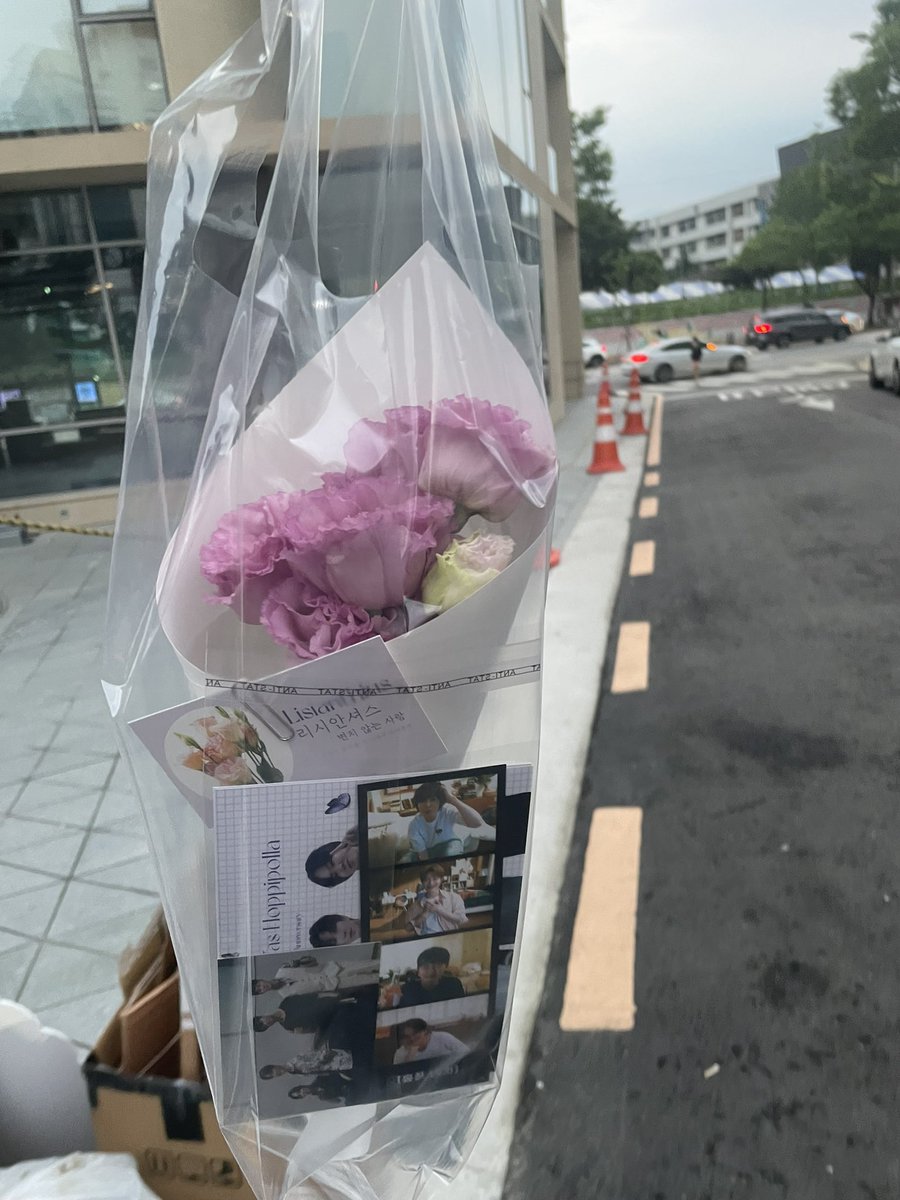 olttae_babamba's tweet photo. 퇴근하고 후다닥!! 강남 달려감
호피폴라 3주년 축하합니따 🥹♥︎♥︎

#And_Then_There_Was_Hoppipolla
#나란히_서서_걸어갈_우리의_노래 https://t.co/QKpHLJmQWg