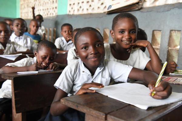 En muchos países en vías de desarrollo las escuelas estuvieron cerradas casi 2 años por Covid y las políticas con la educación”on line” no han sido efectivas en absoluto. Así lo dice el Informe de UNESCO, UNICEF y Banco Mundial;Artículo de <a href="/diarioeduca/">Diario Educación</a> 👉 eldiariodelaeducacion.com/2022/06/29/el-…