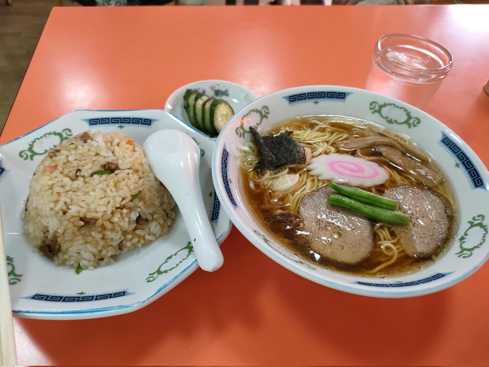 シルバ と は親戚です ラーメンの日だったから 行けてよかった 金八先生でロケした 牛田の 日の出屋 Opに出てる 金八通り 荒川の土手 T Co Pkvrqjqrir Twitter シルバ と は親戚です ラーメンの日だったから 行けてよかった 金八先生でロケした 牛田の 日の出屋 Opに出てる 金八通り 荒川の土手 T Co Pkvrqjqrir Twitter
