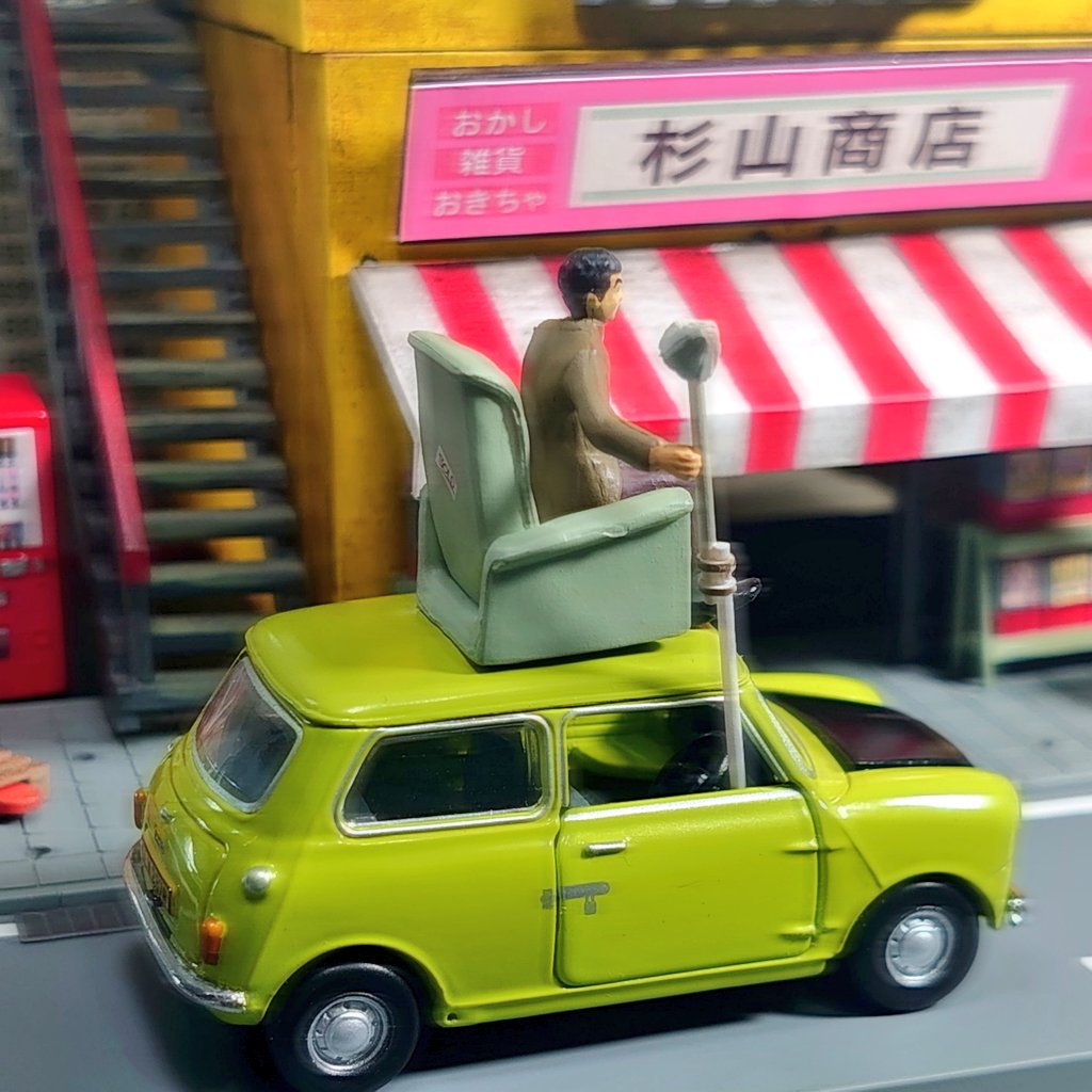 SuzukiR20's tweet photo. Bean &amp; Cat 

#ミニクーパータイプ
#MiniCopper
#ミスタービーン
#MrBean
#猫
#Cat https://t.co/Ih29cOMlIO
