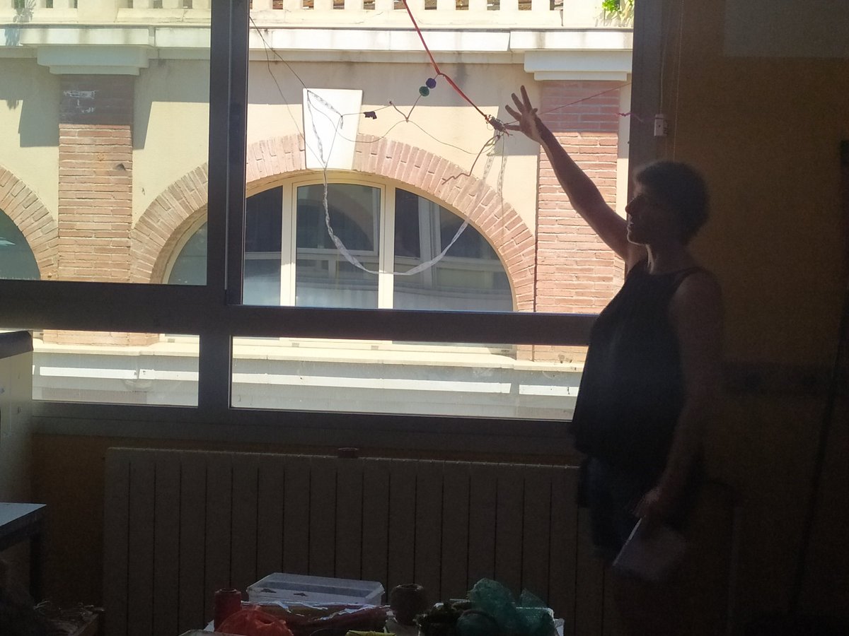 Tancant la sessió d'avui amb una dinàmica d'art conceptual per treballar el conflicte.<a href="/trac_escola/">Escola_trac</a>