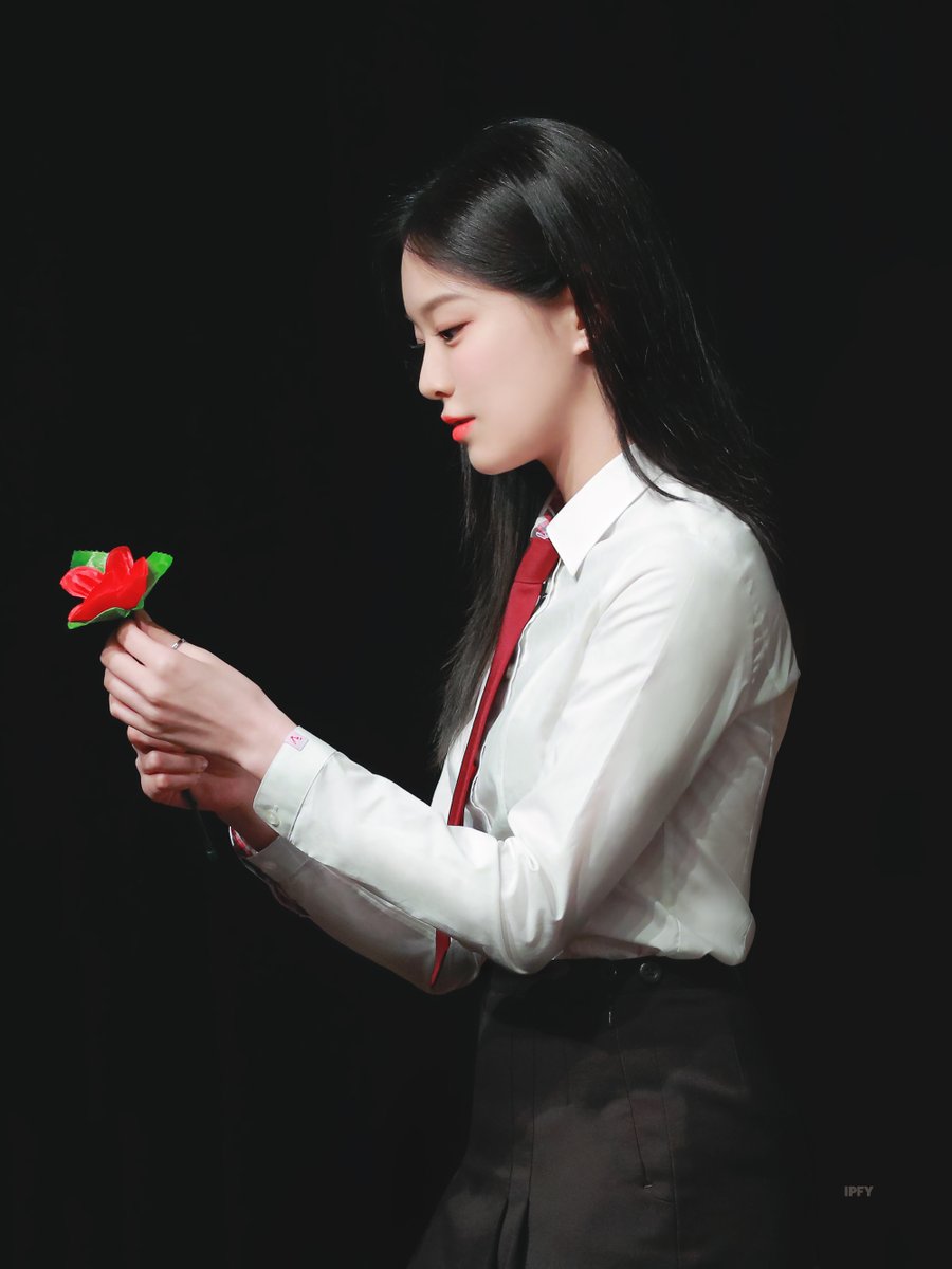 IPFY__'s tweet image. 220710 💛
#현진 #이달의소녀 
#LOONA #HYUNJIN