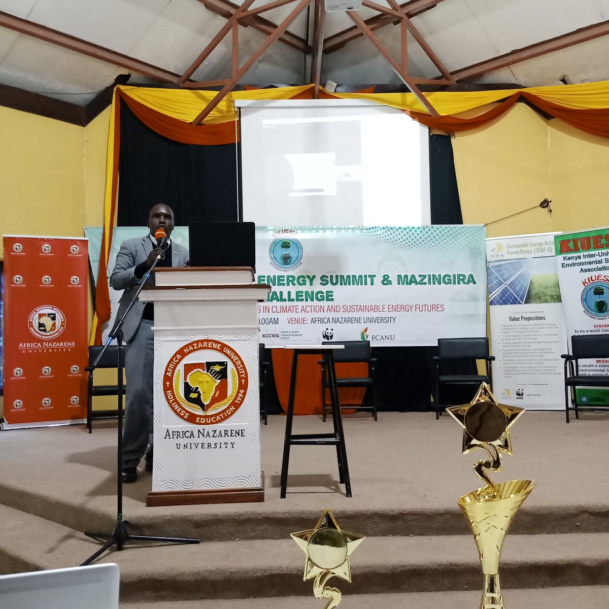 RukiaAhmed101's tweet photo. The awaited Climate Energy summit and Mazingira challenge by @k_iuesa is here. Energy is an important sector of environment
#KIUESASummit22
#ClimateEnergy
#KIUESAMazingirachallenge
@WedonthavetimKE @WeDontHaveTime @TME_254  @GCAdaptation #StopEACOP @patriciakombo @anitasoina https://t.co/VtG3Apn1Xd