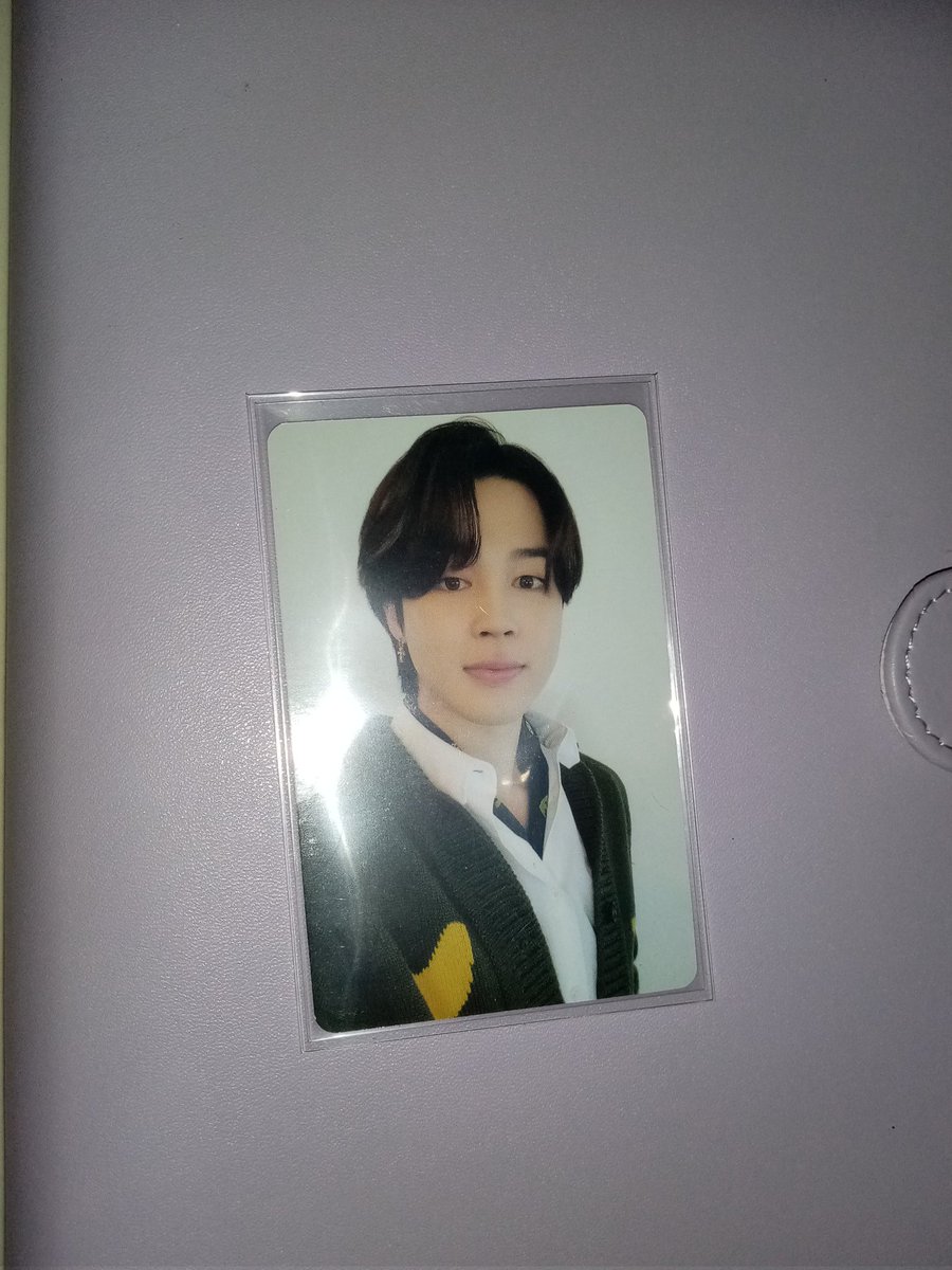 theamochii's tweet photo. ordered this last 4.4 sale. random official BTS pc (just pay 100 for isf) from YouralityShop. safe naman dumating kanina. ang laman ay d'icon pc 🥴 ++
#YRLT_feedbacks https://t.co/qfsZKgknOQ